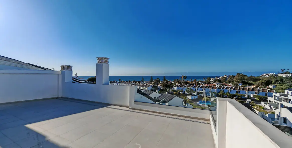 Продажа двухуровневого пентхауса в Estepona 16