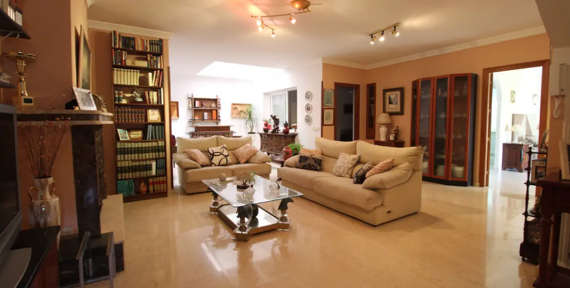 Sale of detached villa in Nueva Andalucía 15