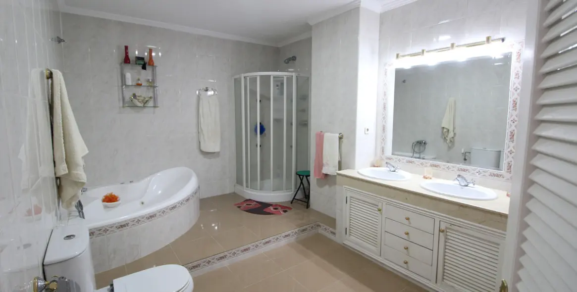 Sale of detached villa in Nueva Andalucía 18