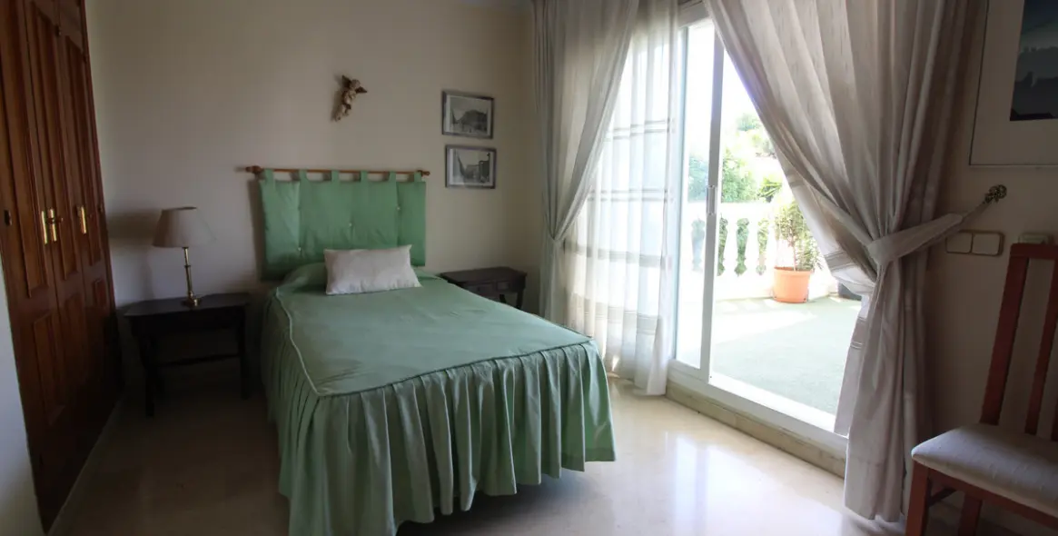 Продажа  отдельно стоящей виллы в Nueva Andalucía 22