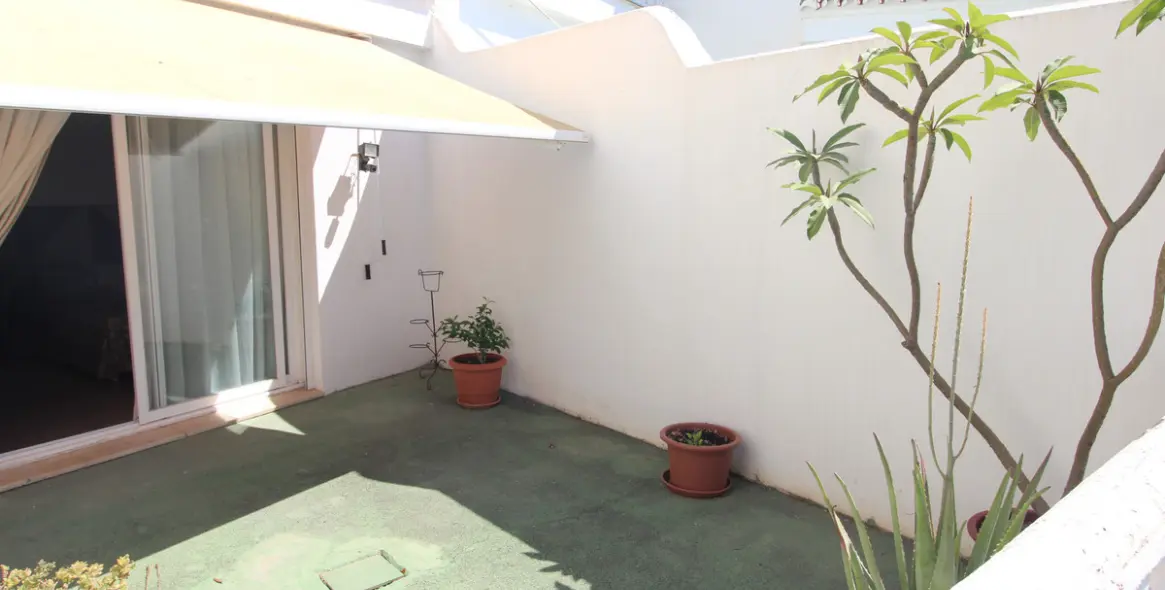 Продажа  отдельно стоящей виллы в Nueva Andalucía 23