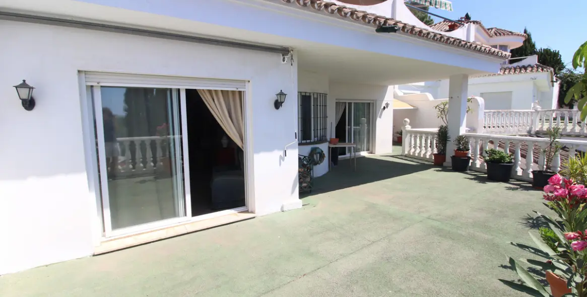 Продажа  отдельно стоящей виллы в Nueva Andalucía 25