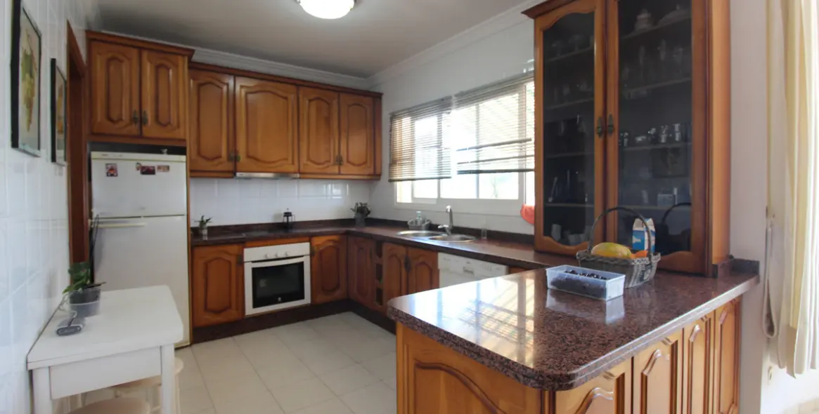 Продажа  отдельно стоящей виллы в Nueva Andalucía 26