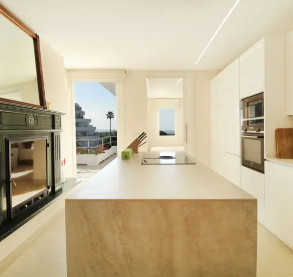 Sale of middle floor apartment in Guadalmina Alta