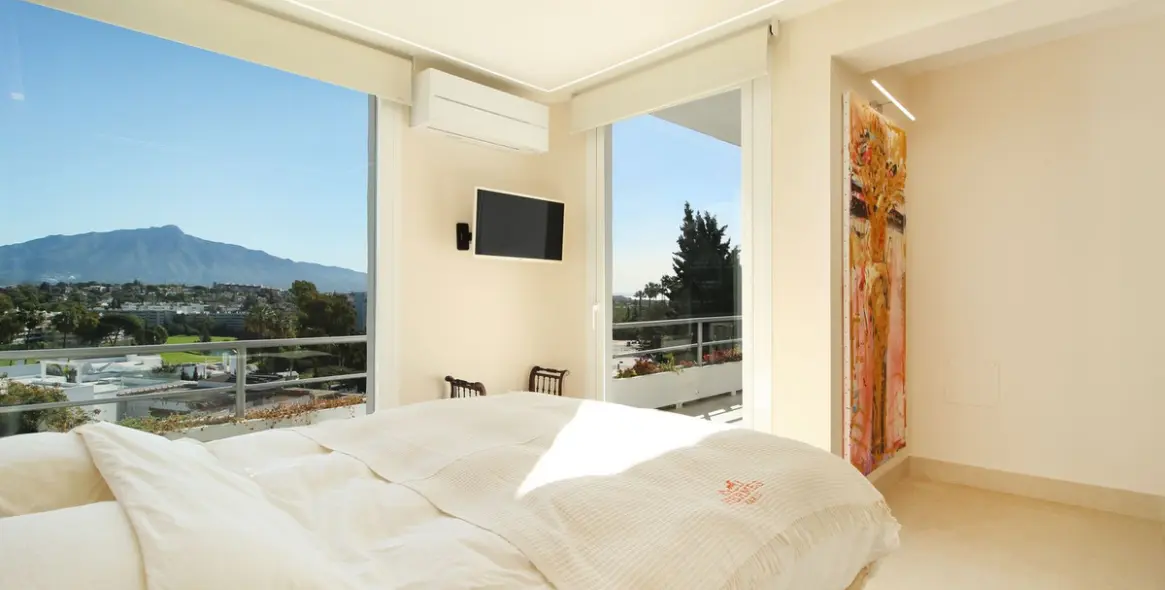 Sale of middle floor apartment in Guadalmina Alta 4