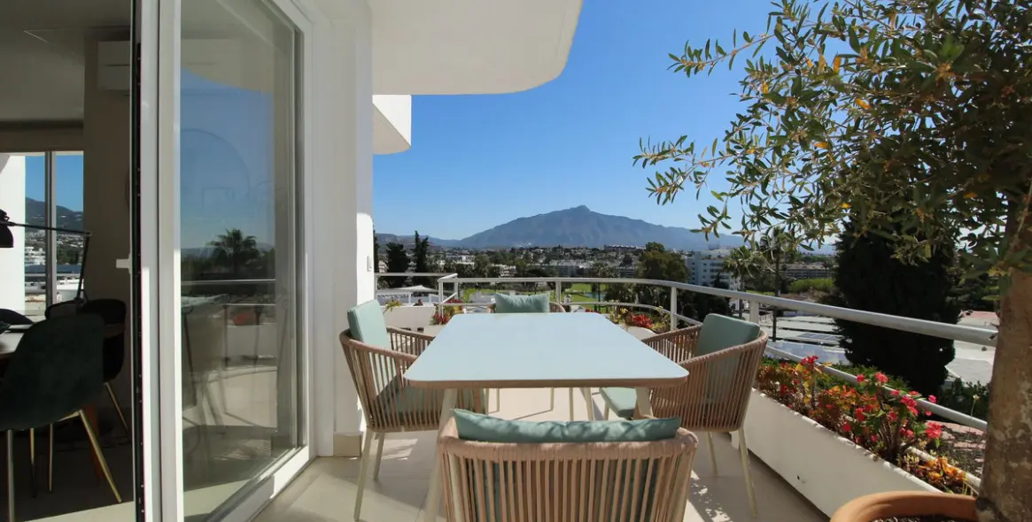 Sale of middle floor apartment in Guadalmina Alta 5