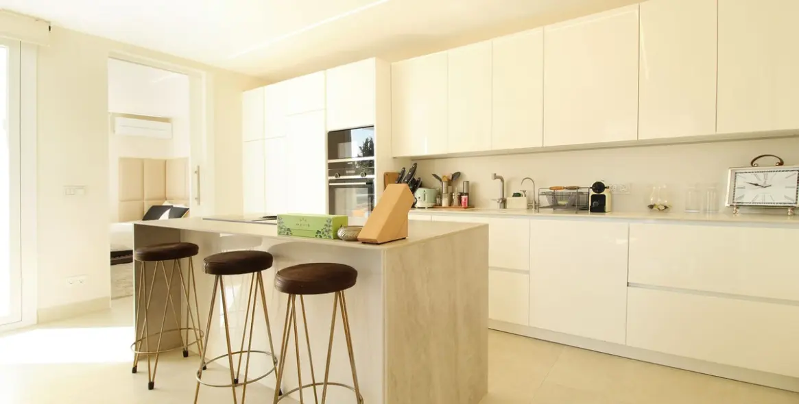 Sale of middle floor apartment in Guadalmina Alta 12