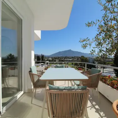 Sale of middle floor apartment in Guadalmina Alta
