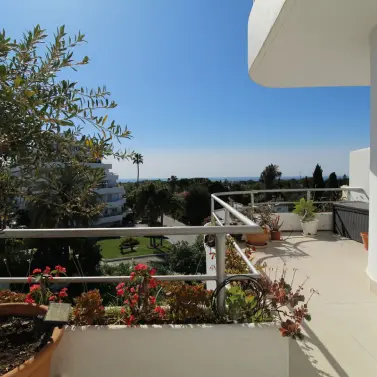 Sale of middle floor apartment in Guadalmina Alta