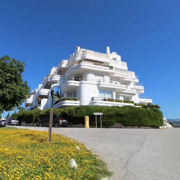Sale of middle floor apartment in Guadalmina Alta
