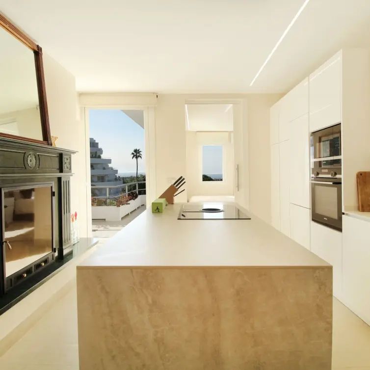 Sale of middle floor apartment in Guadalmina Alta