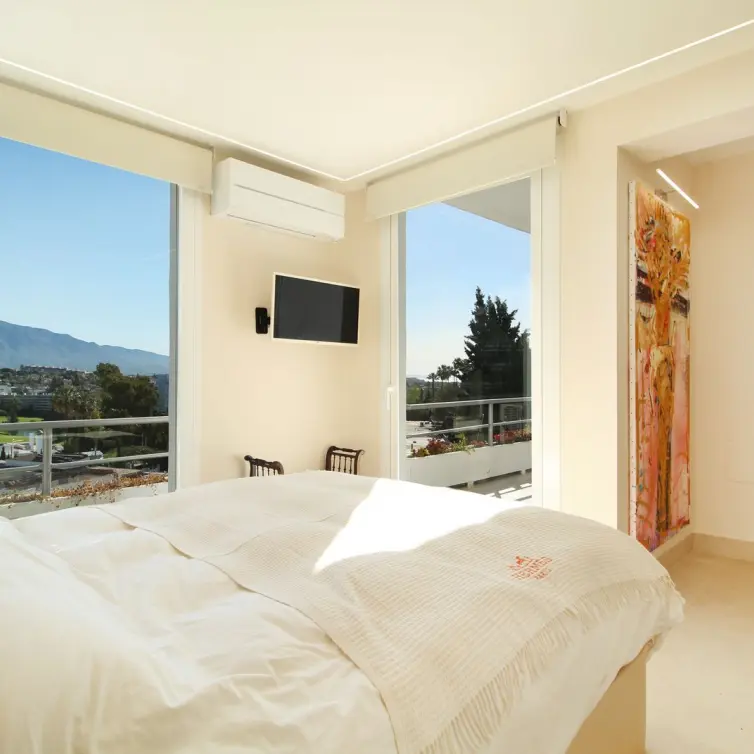 Sale of middle floor apartment in Guadalmina Alta