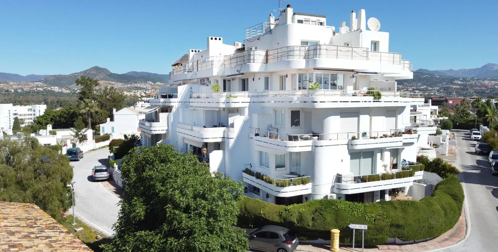 Продажа апартаментов на среднем этаже в Guadalmina Alta 24