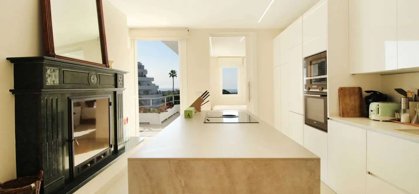 Sale of middle floor apartment in Guadalmina Alta 2