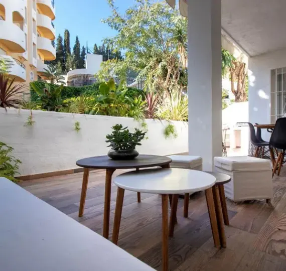 Sale of middle floor apartment in Nueva Andalucía