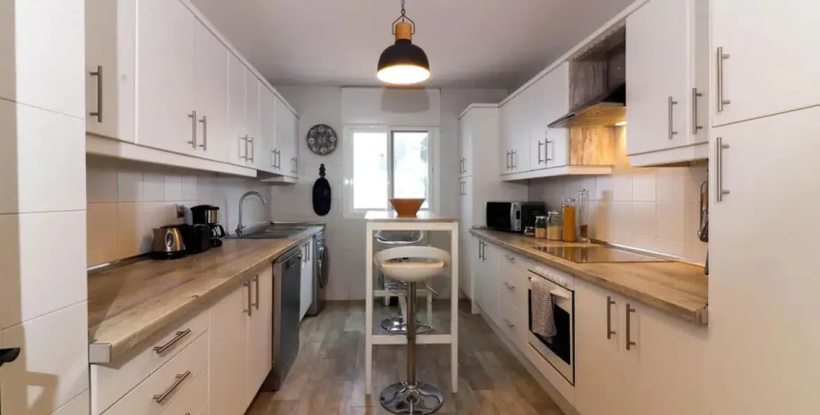 Sale of middle floor apartment in Nueva Andalucía 3