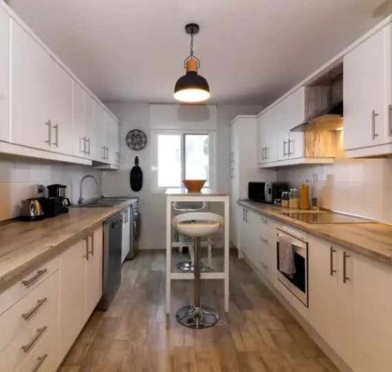 Sale of middle floor apartment in Nueva Andalucía