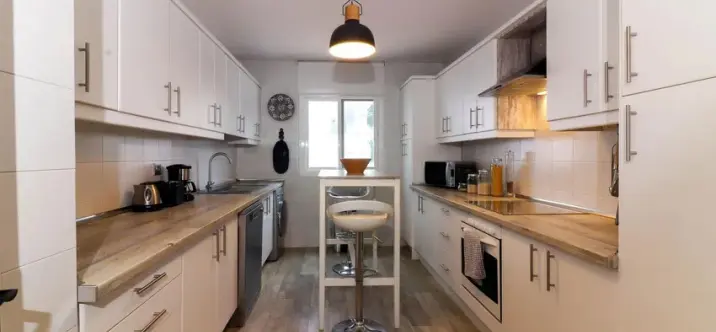 Sale of middle floor apartment in Nueva Andalucía 2