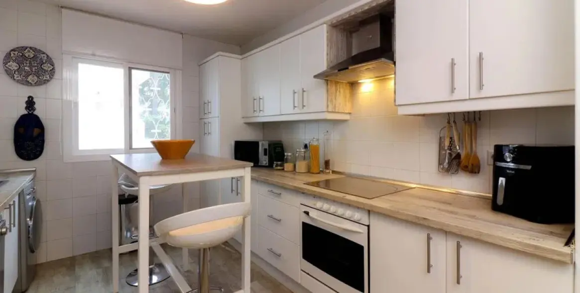 Sale of middle floor apartment in Nueva Andalucía 12