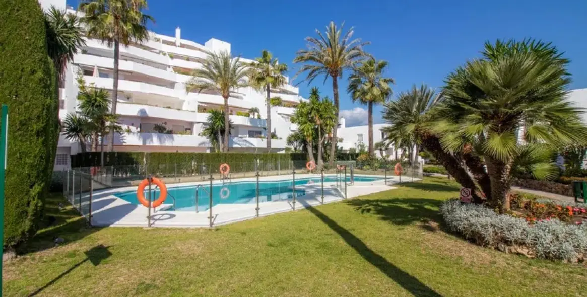Sale of middle floor apartment in Nueva Andalucía 27