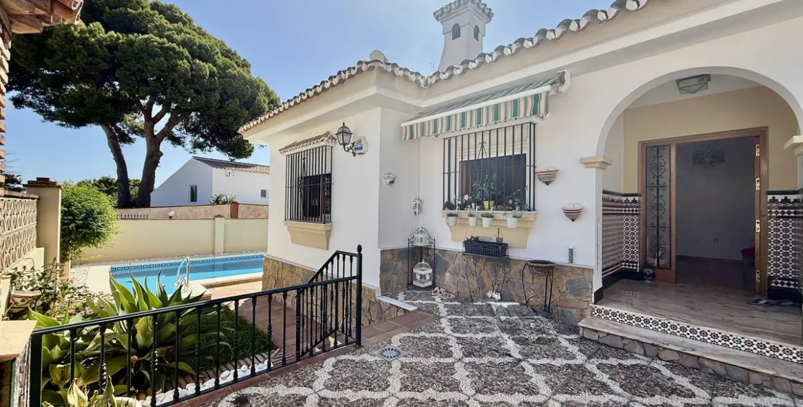 Sale of detached villa in Benalmadena 1