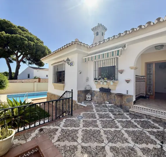 Detached villa R5156308