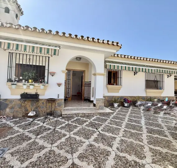 Detached villa R5156308