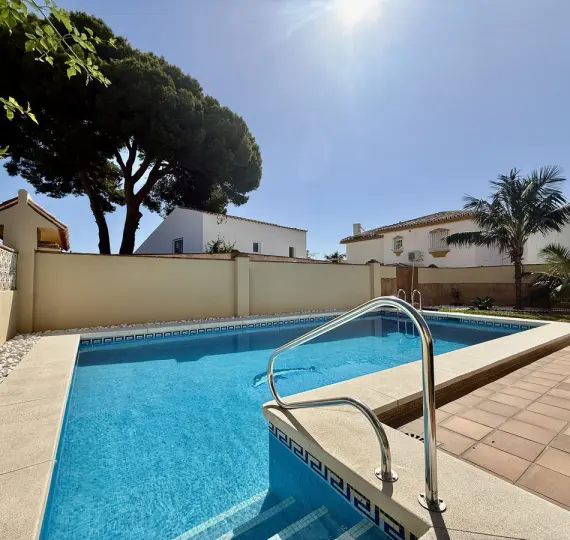 Detached villa R5156308