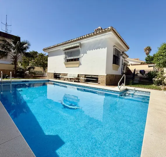 Detached villa R5156308