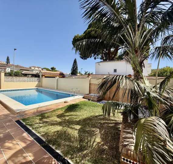 Detached villa R5156308