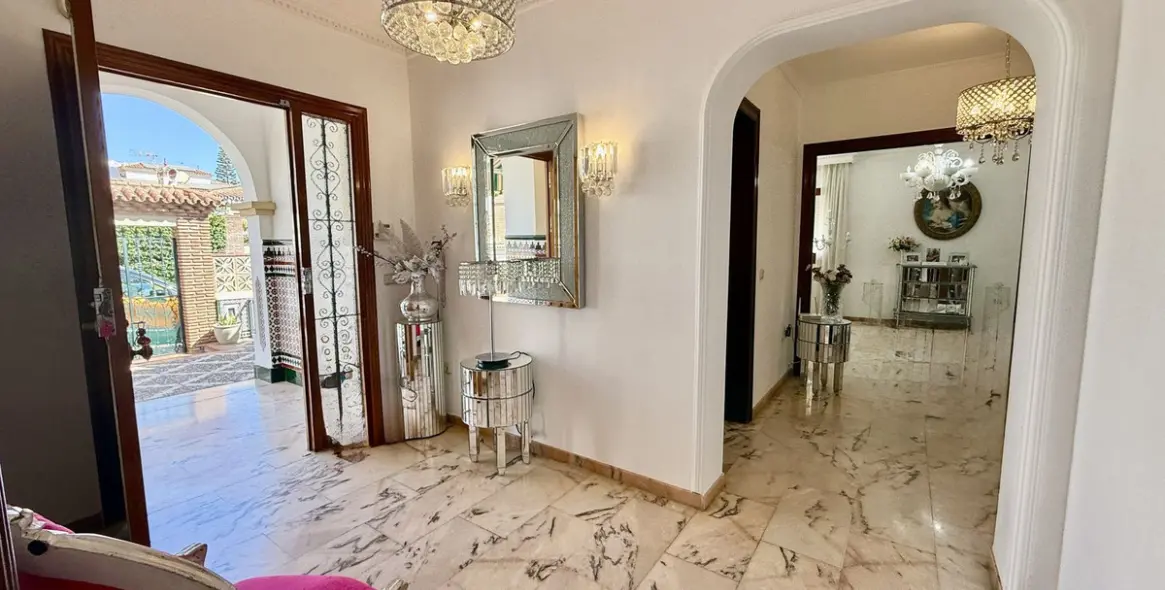 Sale of detached villa in Benalmadena 11