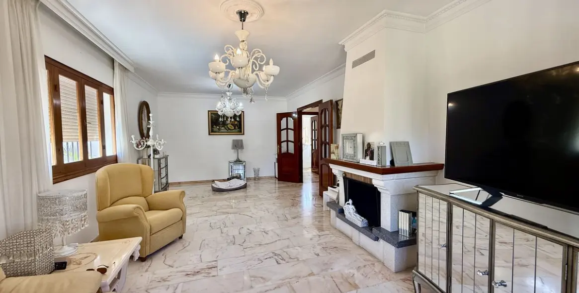 Sale of detached villa in Benalmadena 14