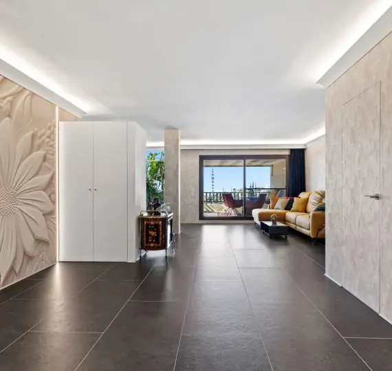 Sale of penthouse in Benahavís