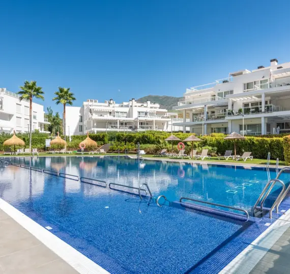 Продажа апартаментов на первом этаже в Benahavís