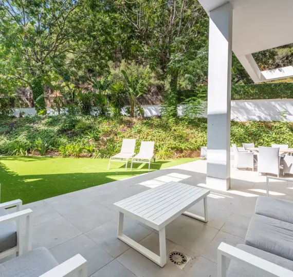 Продажа апартаментов на первом этаже в Benahavís