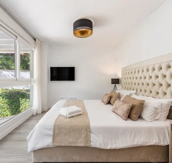 Продажа апартаментов на первом этаже в Benahavís