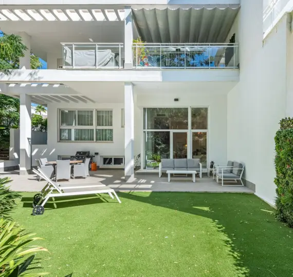 Продажа апартаментов на первом этаже в Benahavís