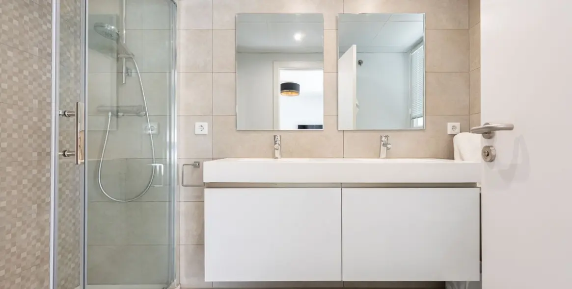 Sale of ground floor apartment in Benahavís 23