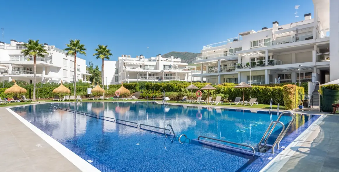 Sale of ground floor apartment in Benahavís 1
