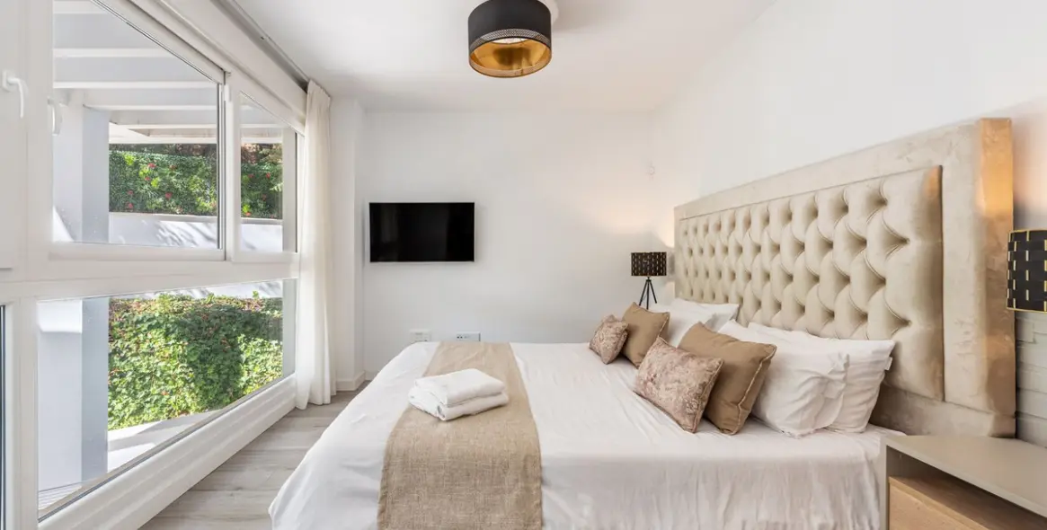 Sale of ground floor apartment in Benahavís 5