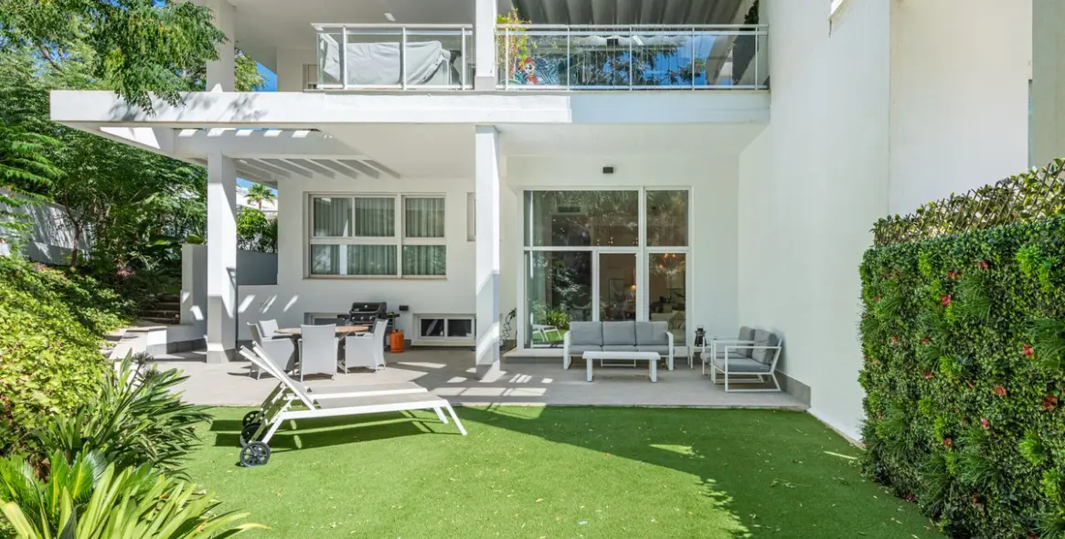 Sale of ground floor apartment in Benahavís 6