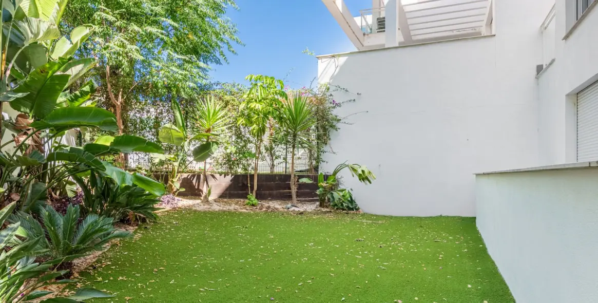 Sale of ground floor apartment in Benahavís 8