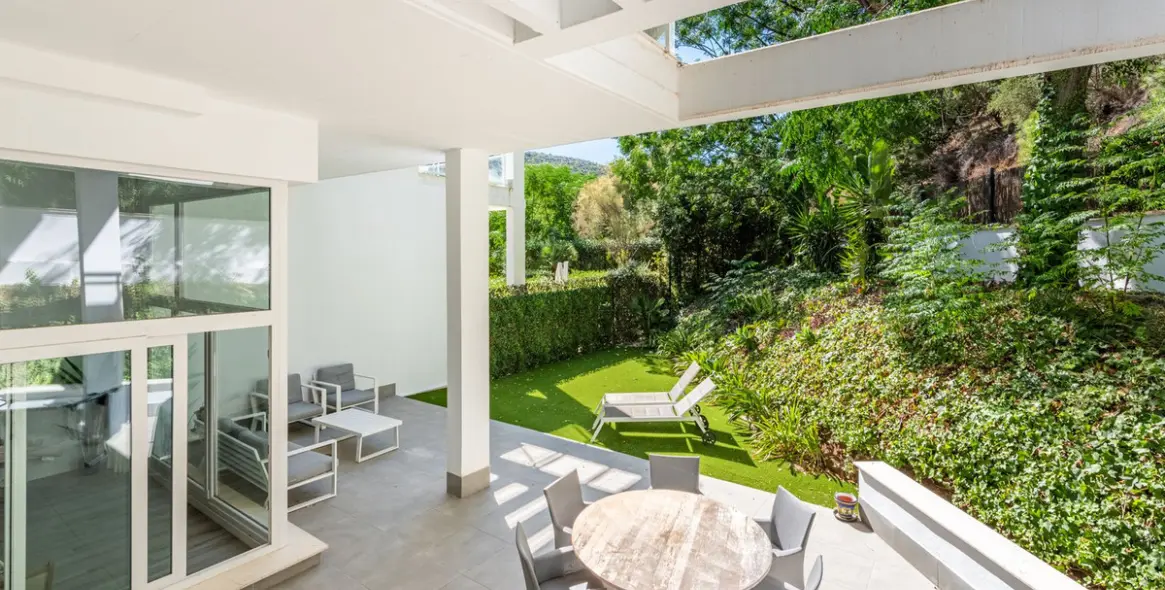 Sale of ground floor apartment in Benahavís 9