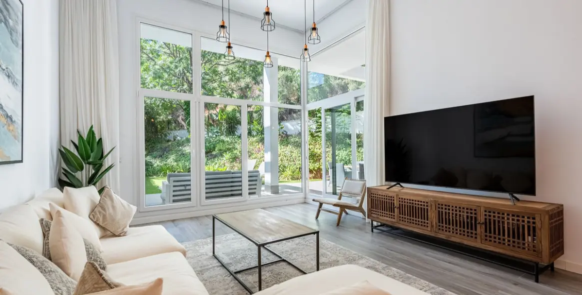 Sale of ground floor apartment in Benahavís 13