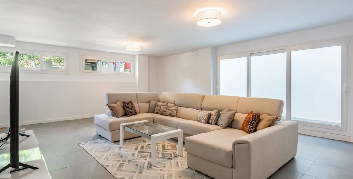 Sale of ground floor apartment in Benahavís 19