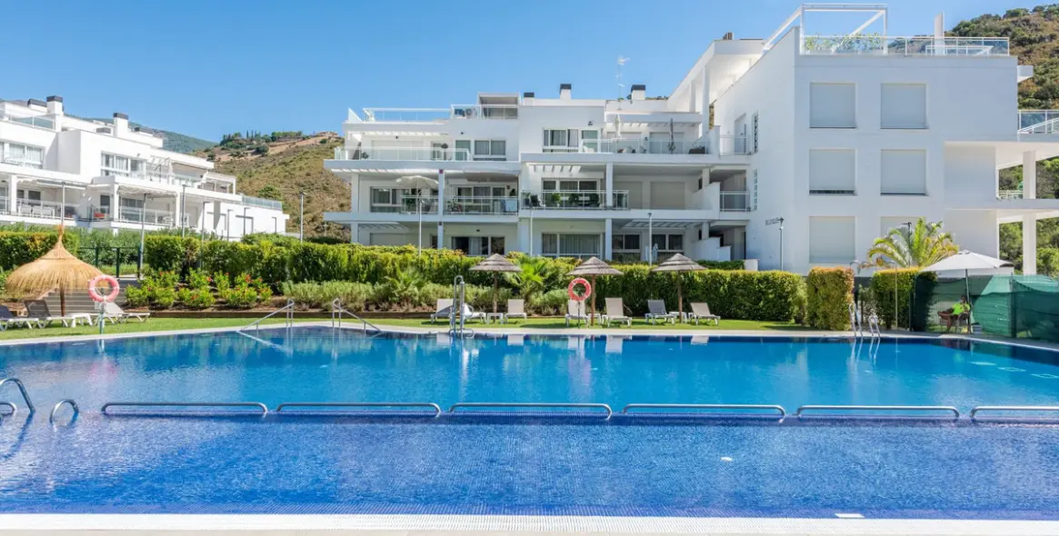 Sale of ground floor apartment in Benahavís 26