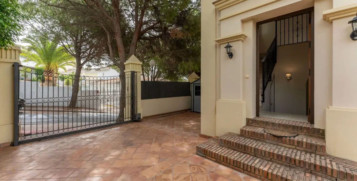 Sale of detached villa in Mijas 38