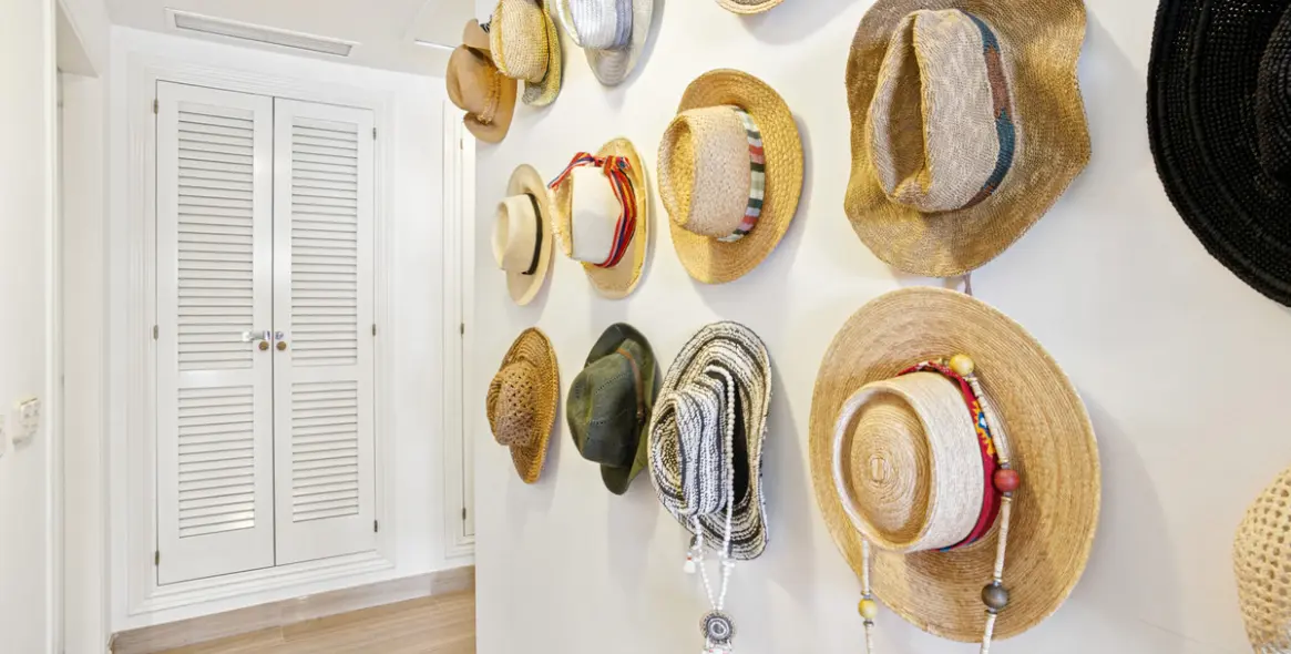 Sale of middle floor apartment in Elviria 22