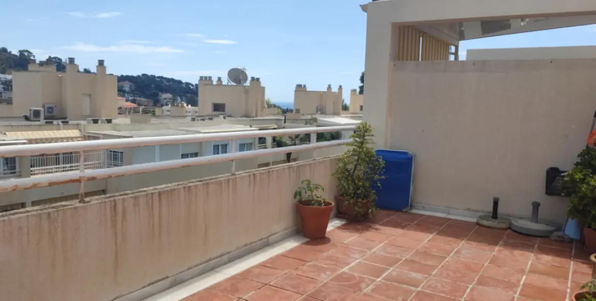 Sale of penthouse in Limonar 24