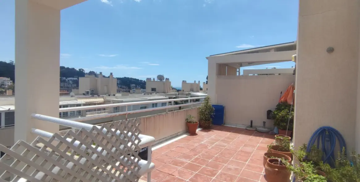 Sale of penthouse in Limonar 25